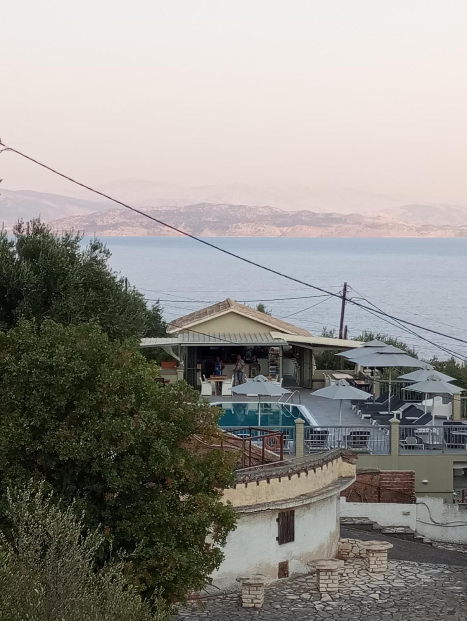 Sarakinos Apartments Barbati Esterno foto