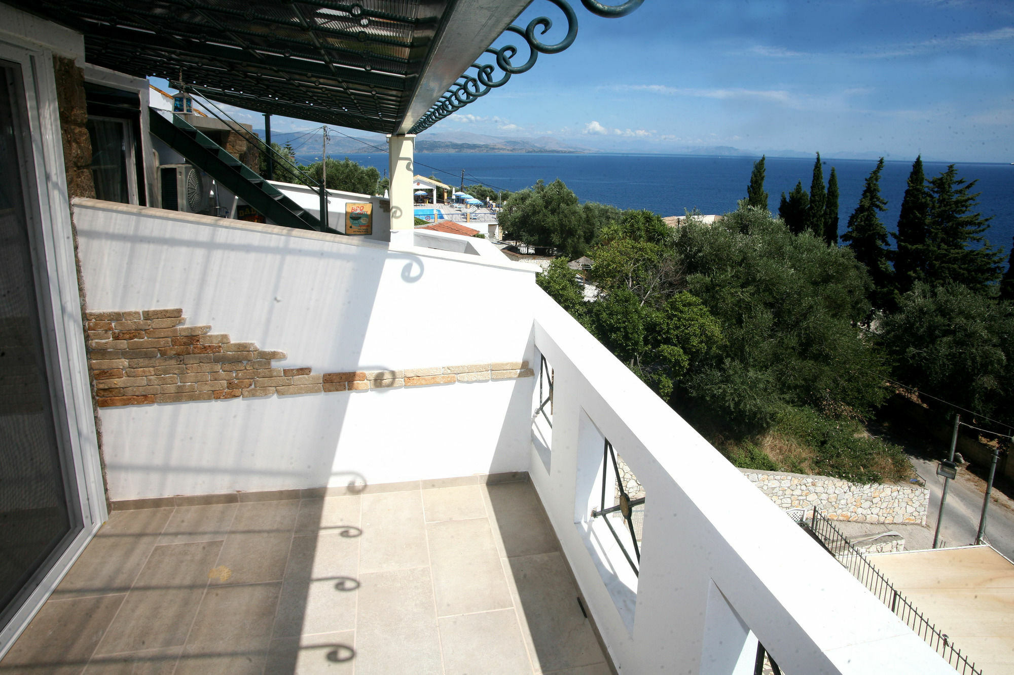 Sarakinos Apartments Barbati Esterno foto